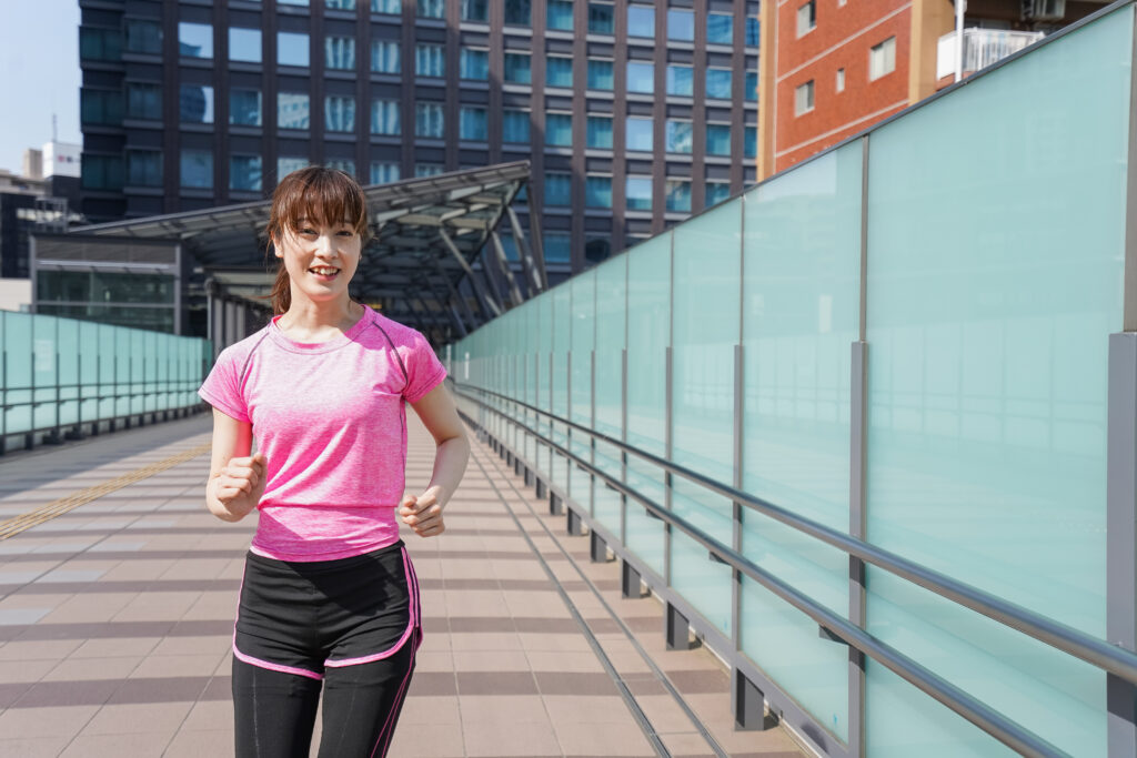 トレーニング中の女性